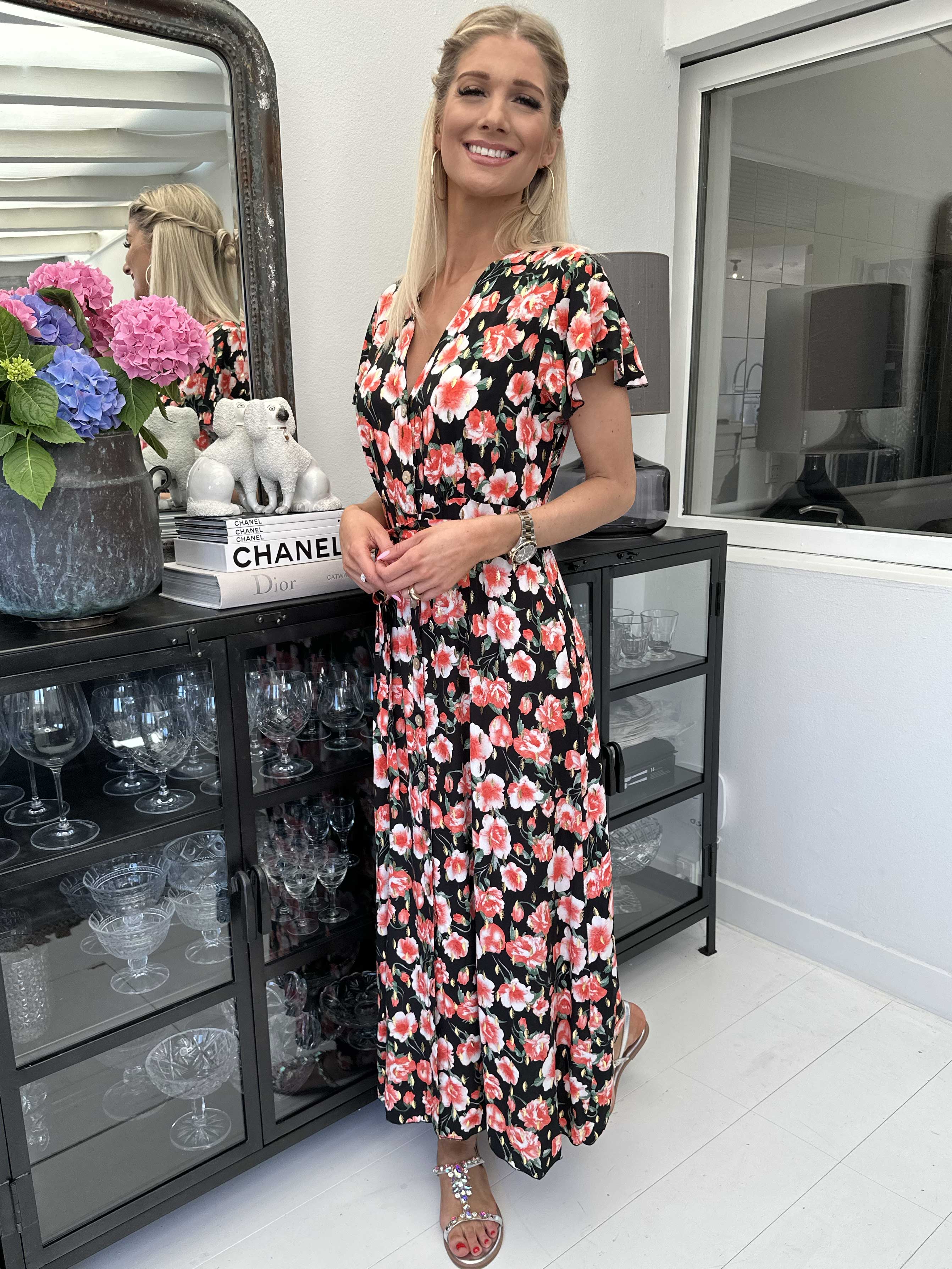 Marlie - Blomstret kjole med bindebånd og gulddetaljer